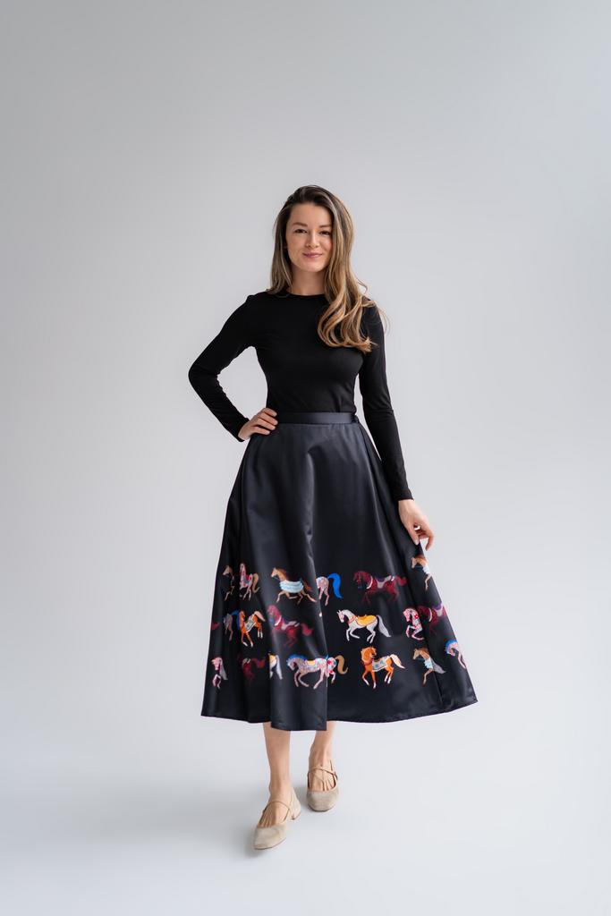 Юбка с лошадками черная