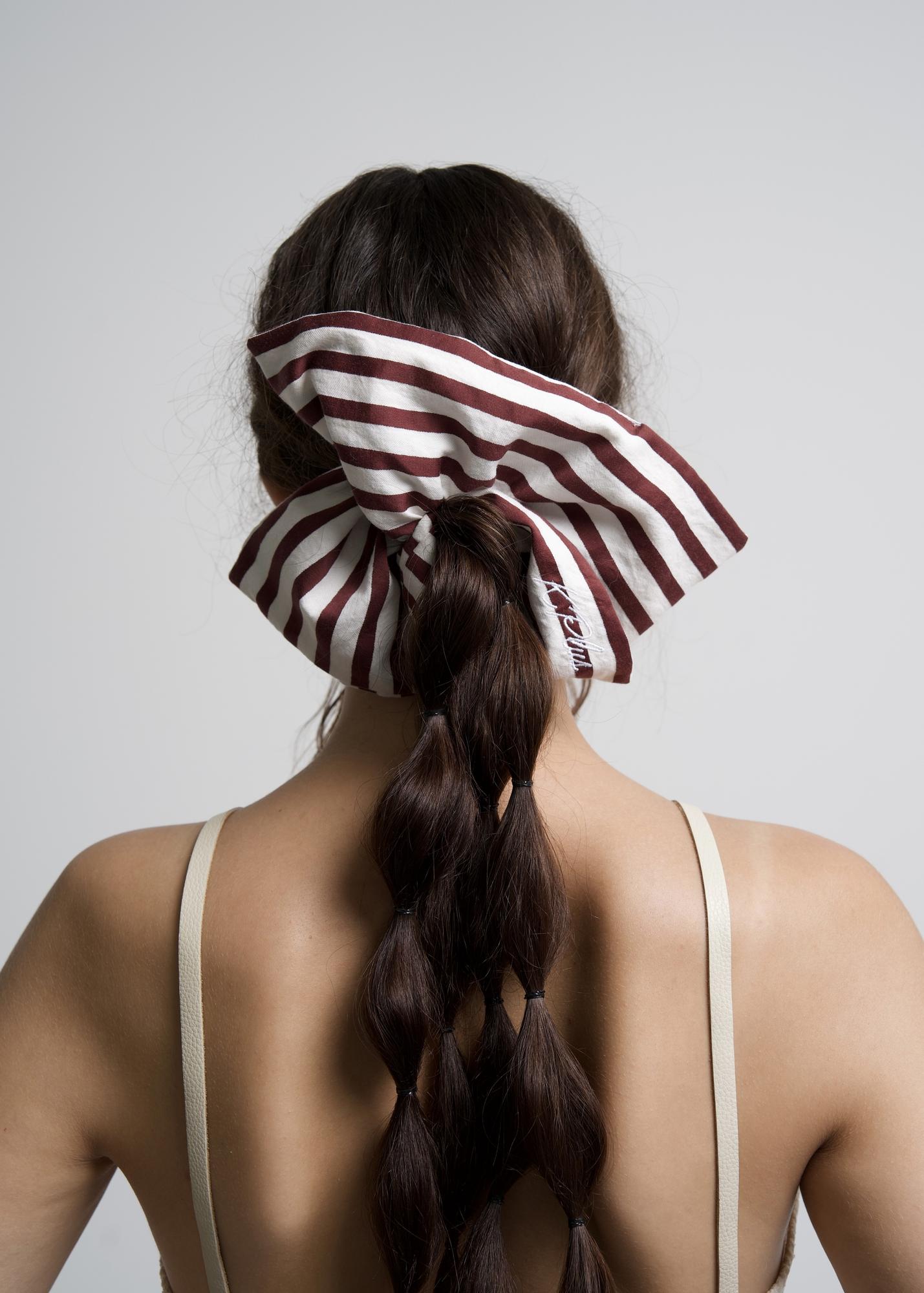 Резинка для волос в полоску ★