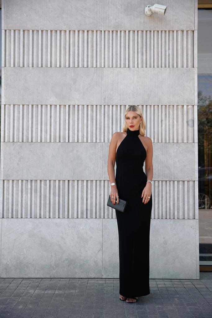 Платье с чокером