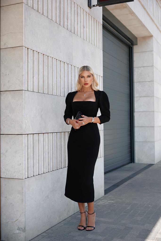 Платье миди с вырезом