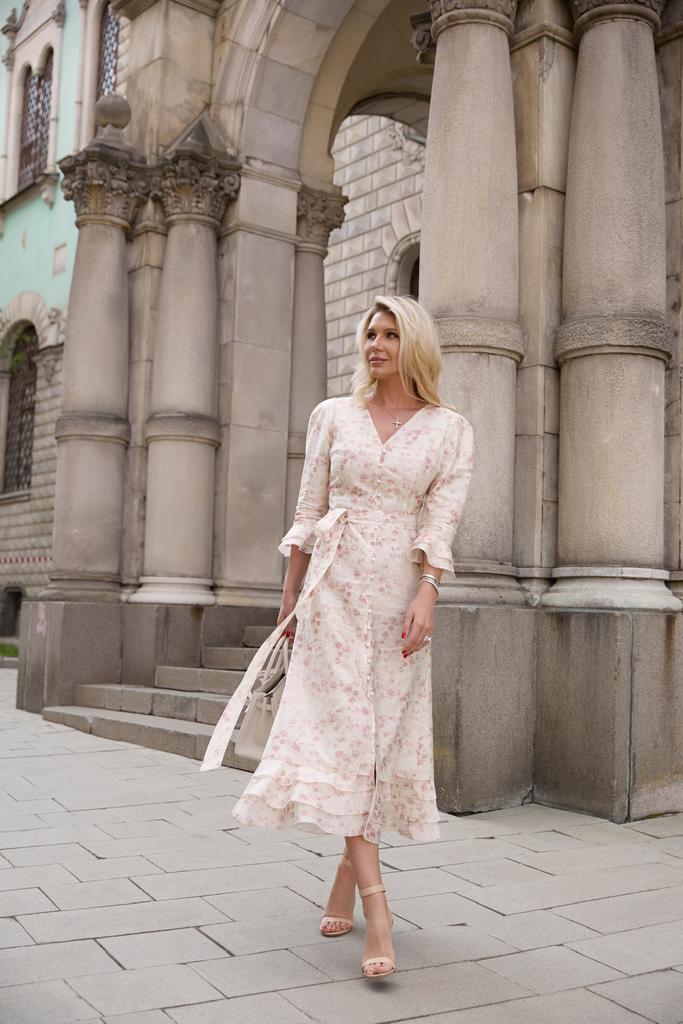 Платье белое с розовым принтом