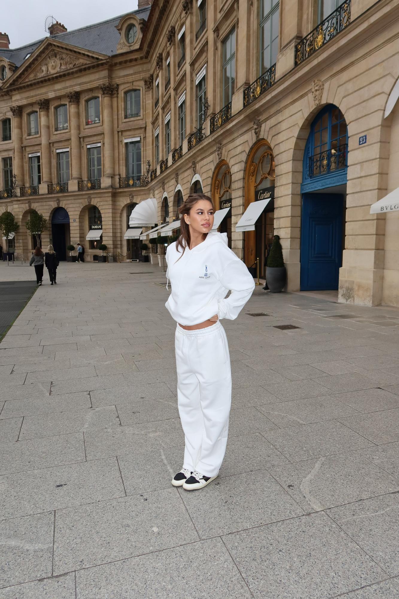 Спортивный костюм белый