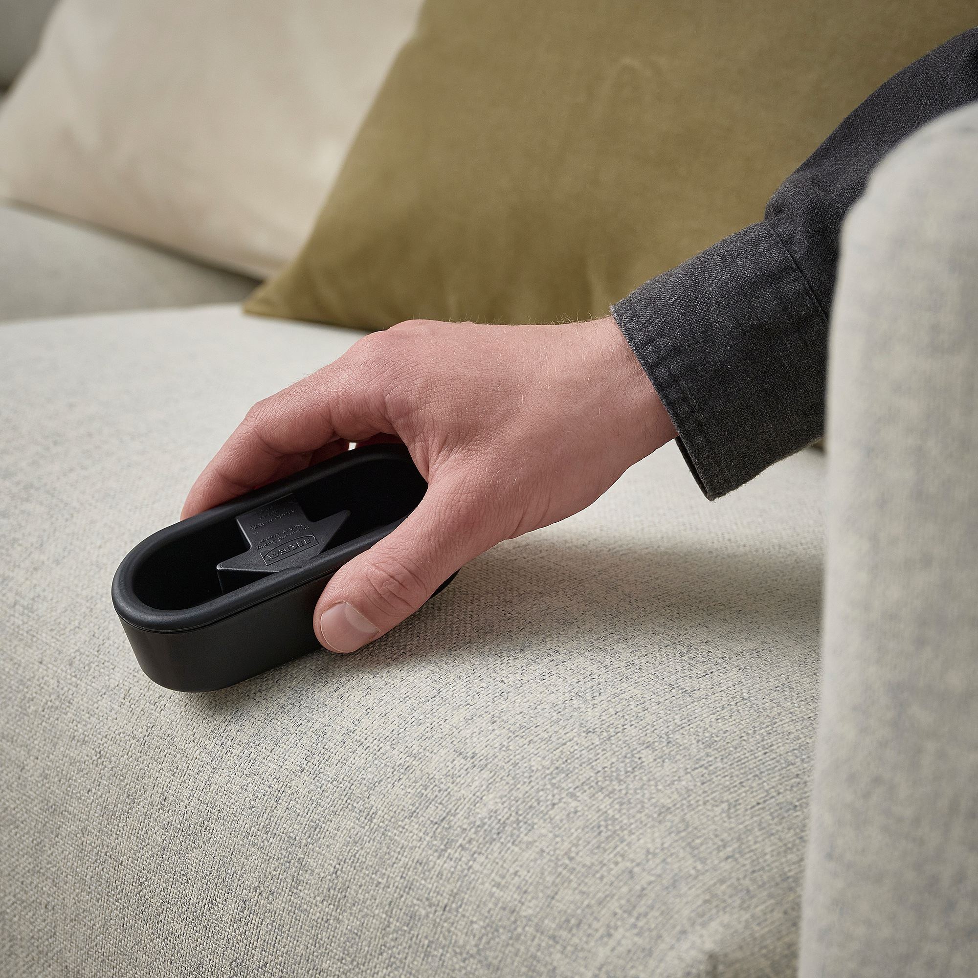 FRUKTPLOCKARE IKEA Щетка для удаления ворсинок, 12x6x4 см, черный/светло-серый