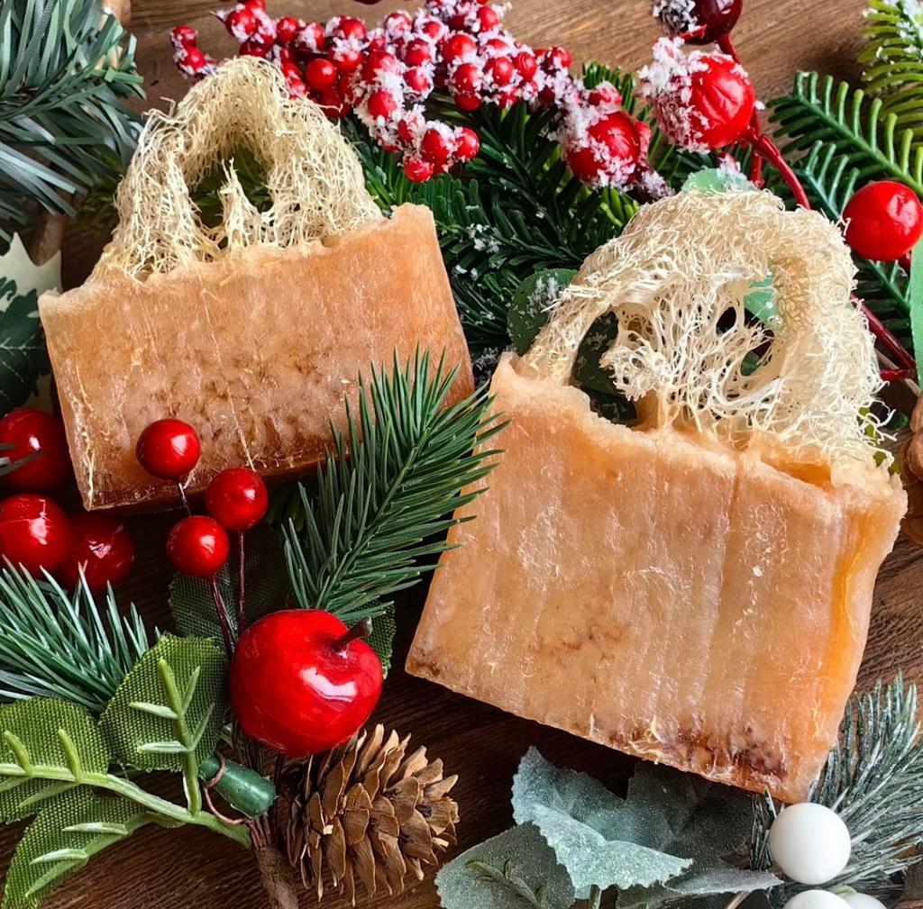 Глицериновое брусничное мыло с люфой