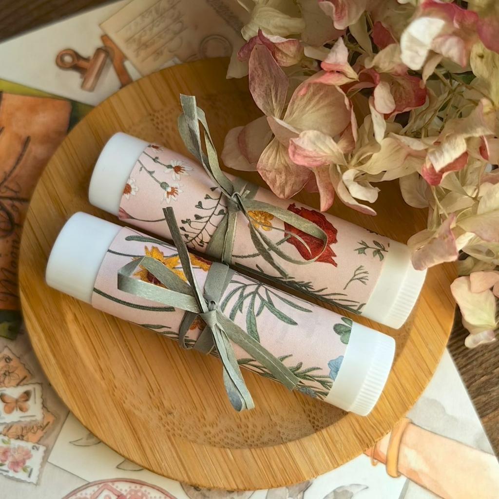 Бальзам для губ с жимолостью и саган-дайлей