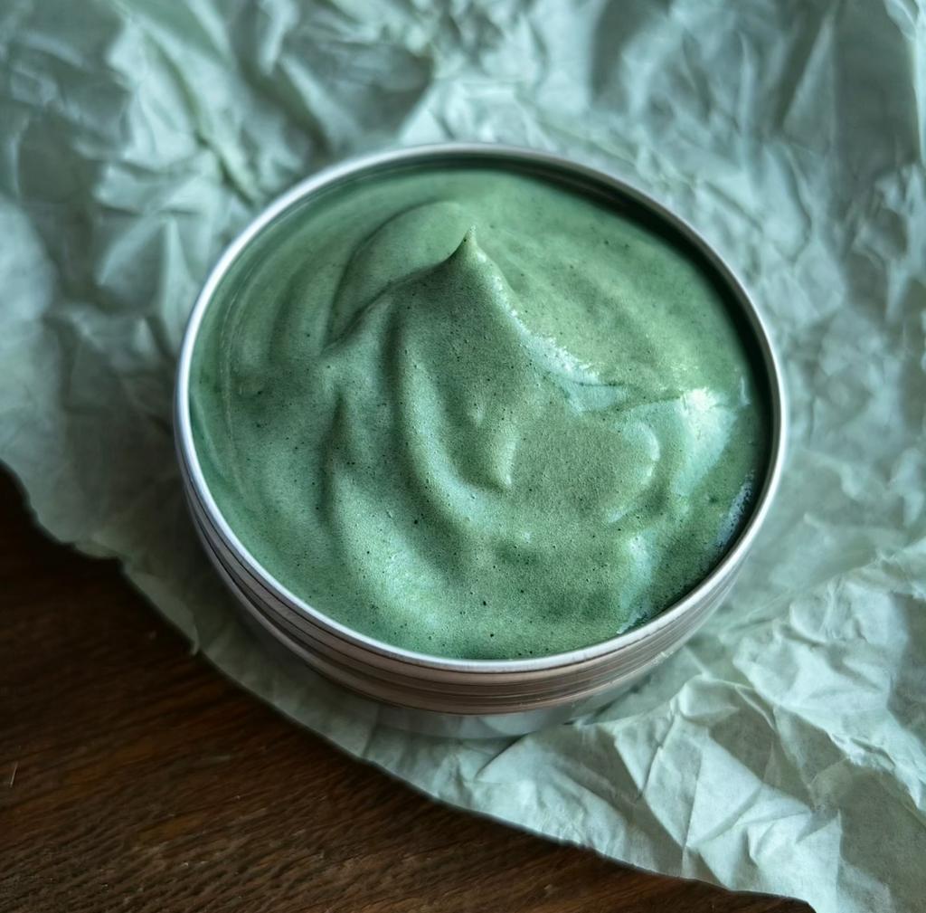 Освежающая маска для лица против отеков с водорослями, розмарином и мелиссой