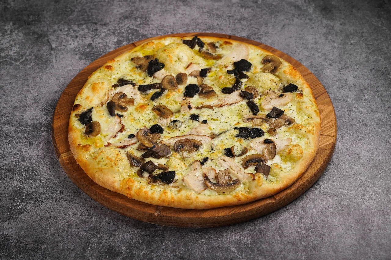 Пицца "Курица/грибы/трюфельное масло"
