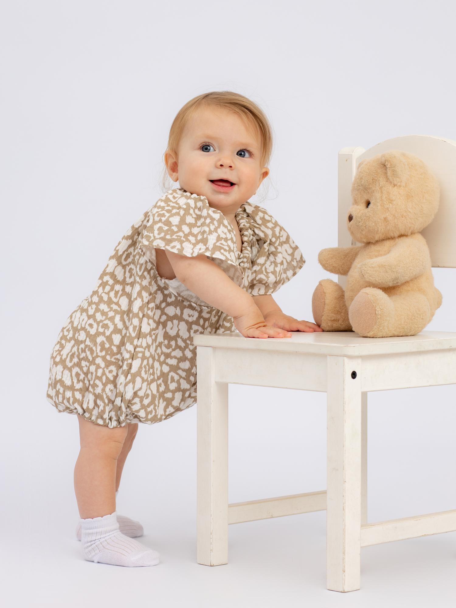 Песочник из муслина «Лео» с рюшей и длинным рукавом