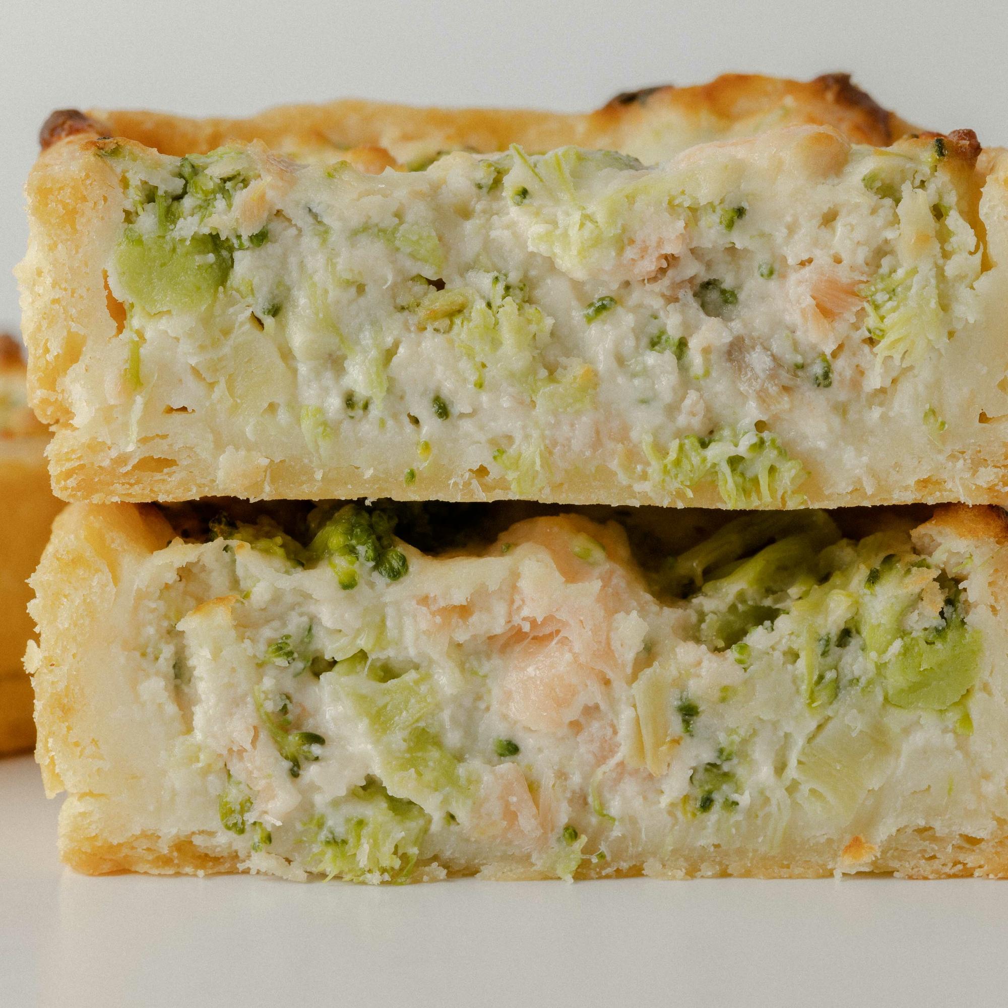 Киш с лососем и брокколи, 1 шт / 65 гр