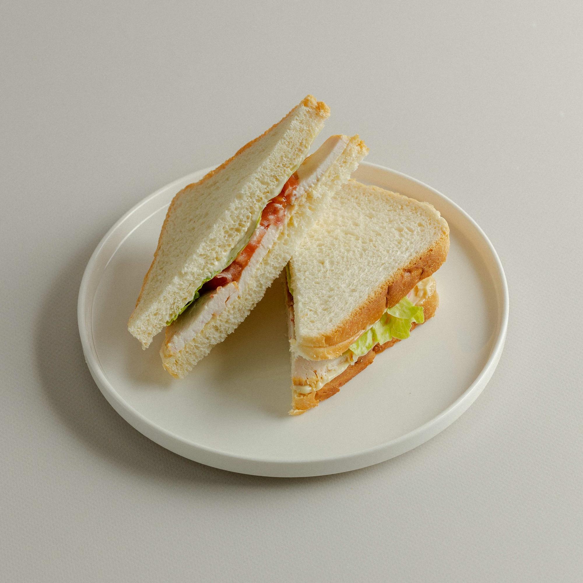 Сэндвич на белом хлебе Цезарь, 210 гр