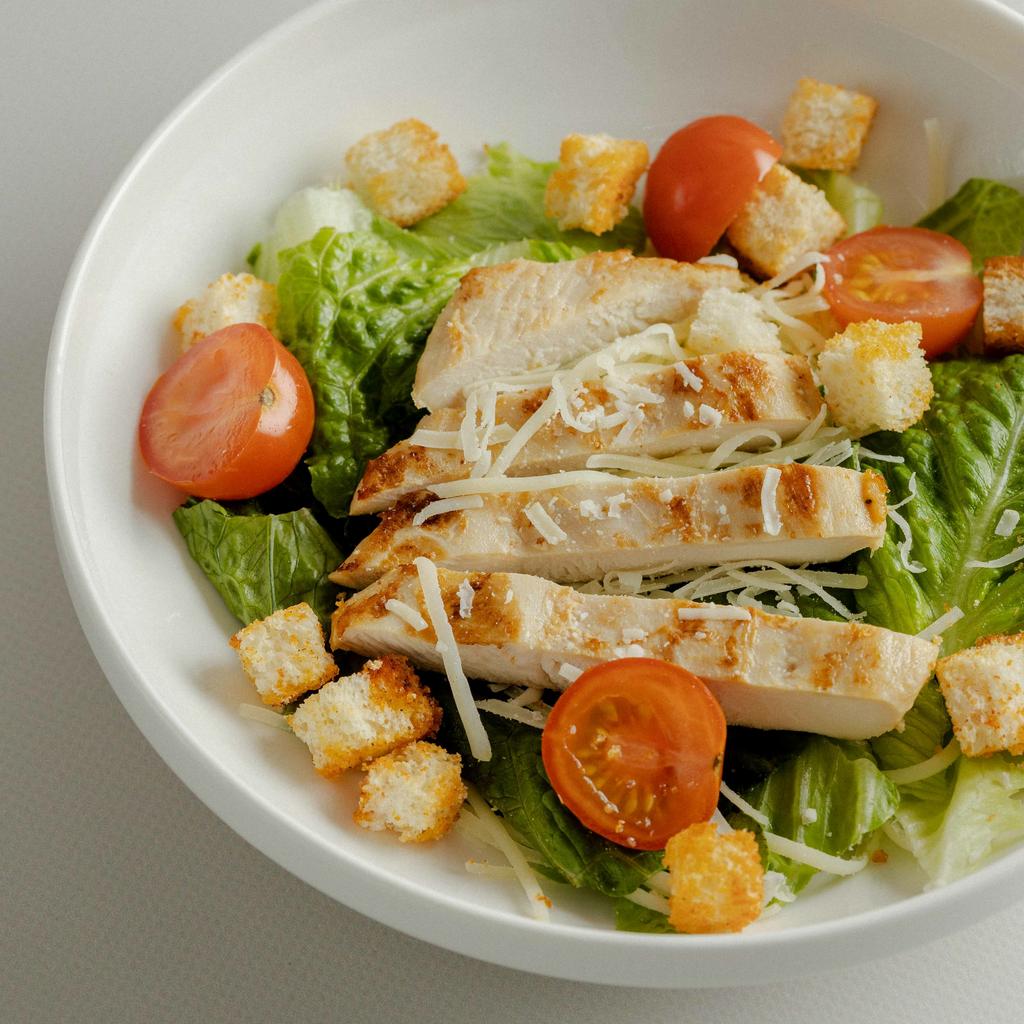Салат цезарь с курицей, 140 гр (2 порции)