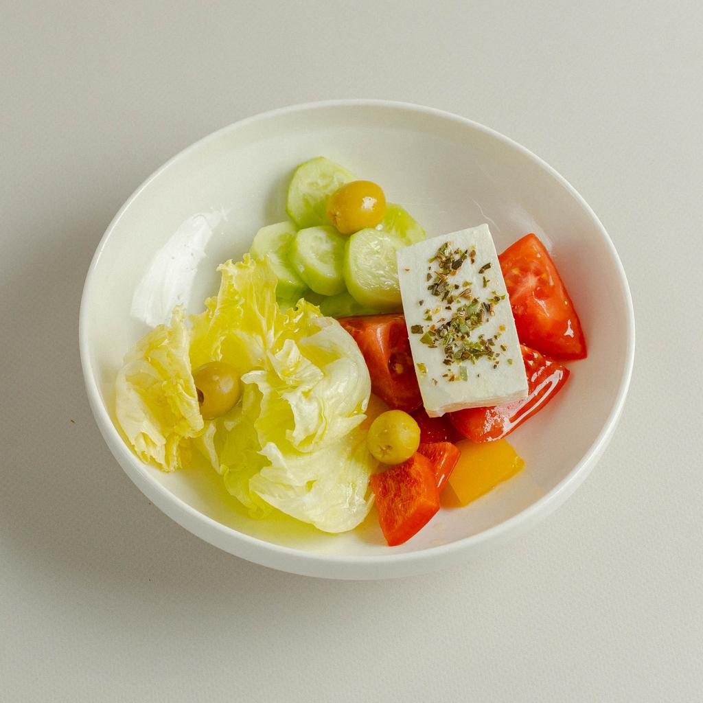 Греческий салат, 200 гр (2 порции)