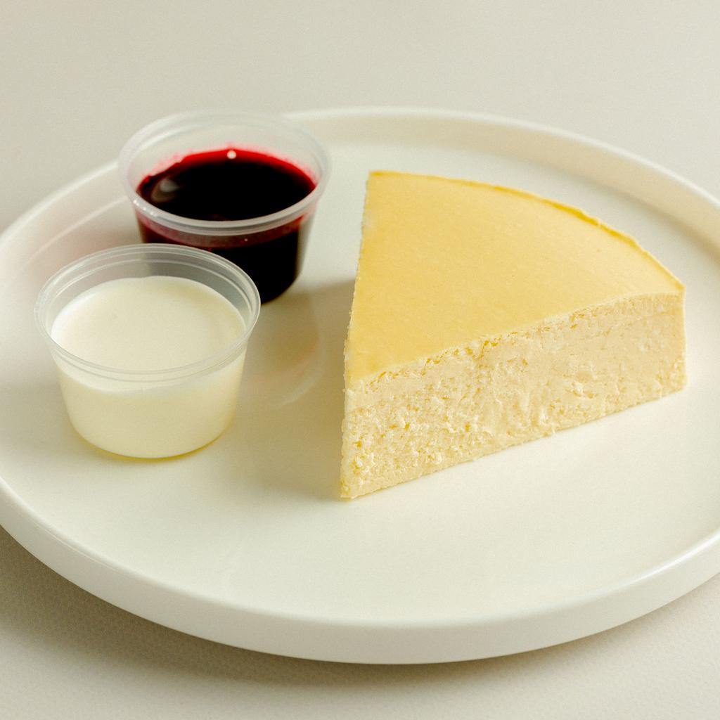 Творожная запеканка с конфи из черной смородины, 180 гр