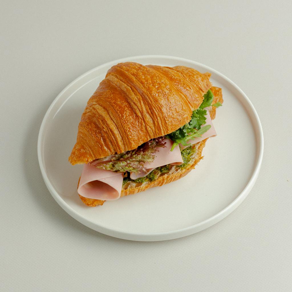 Круассан с окороком, 140 гр