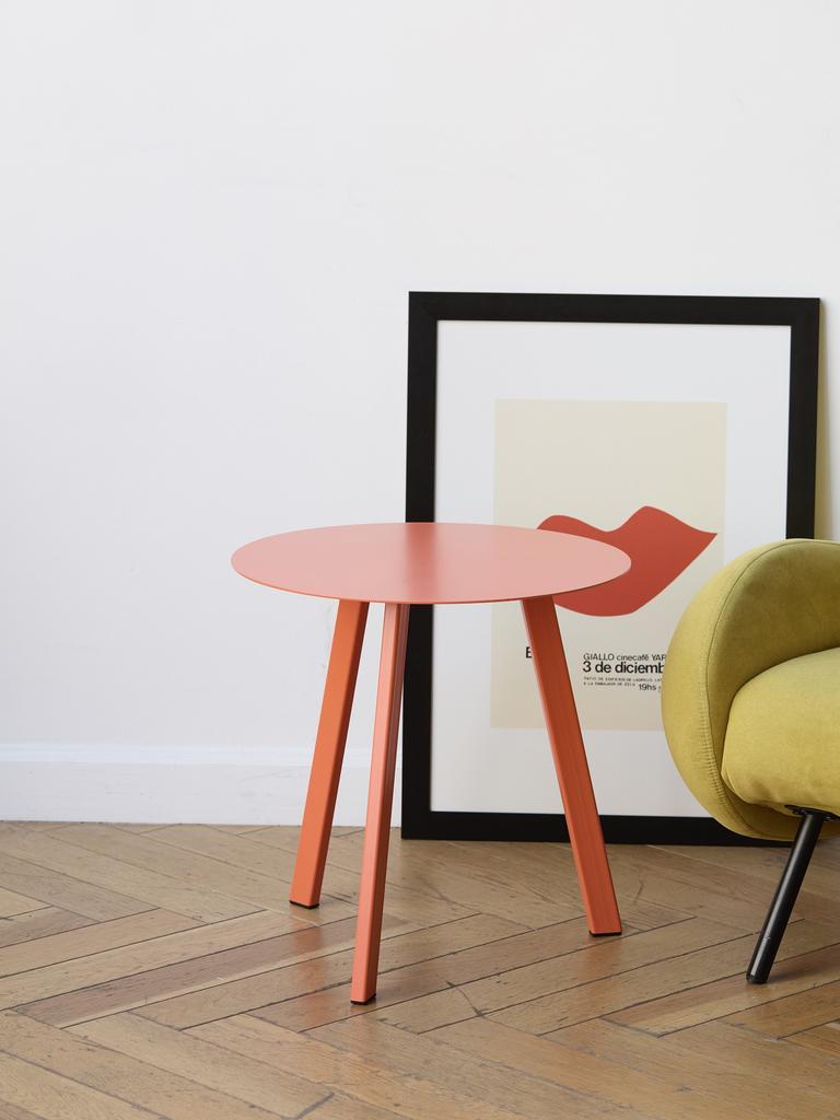 Журнальный столик оранжевый