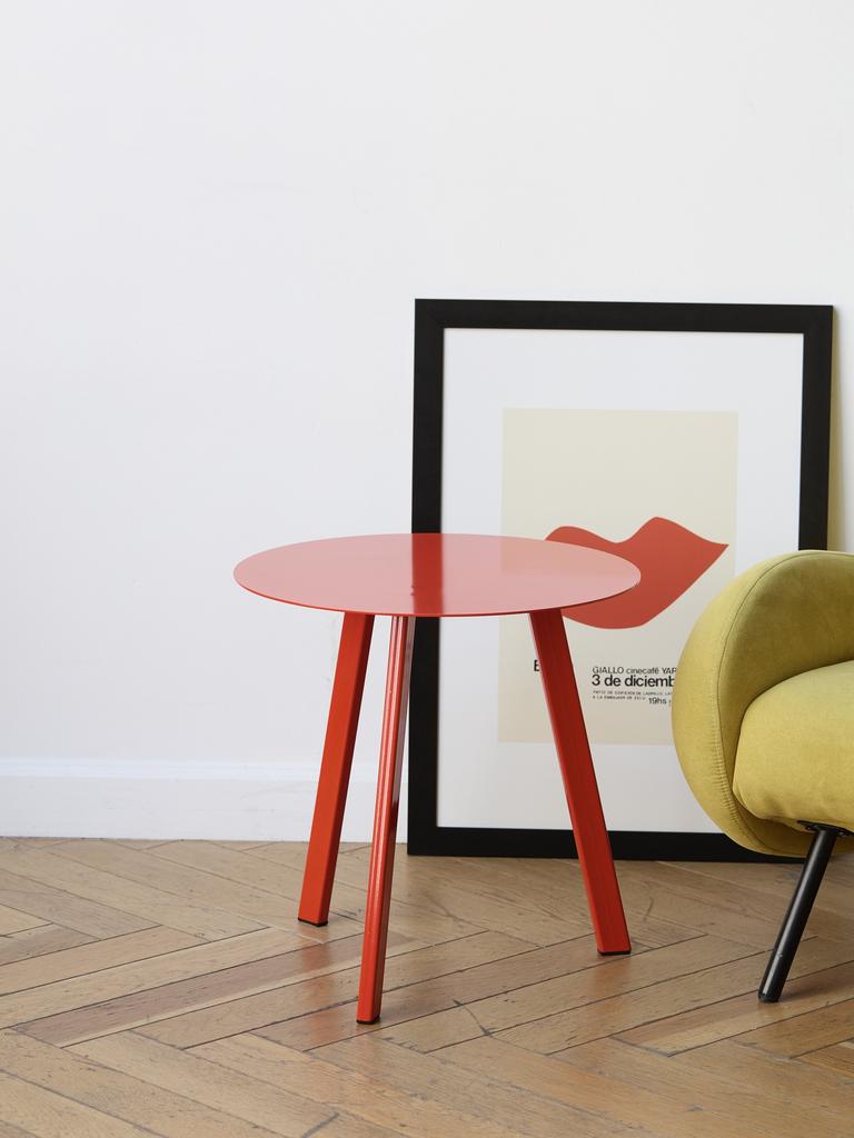 Журнальный столик красный