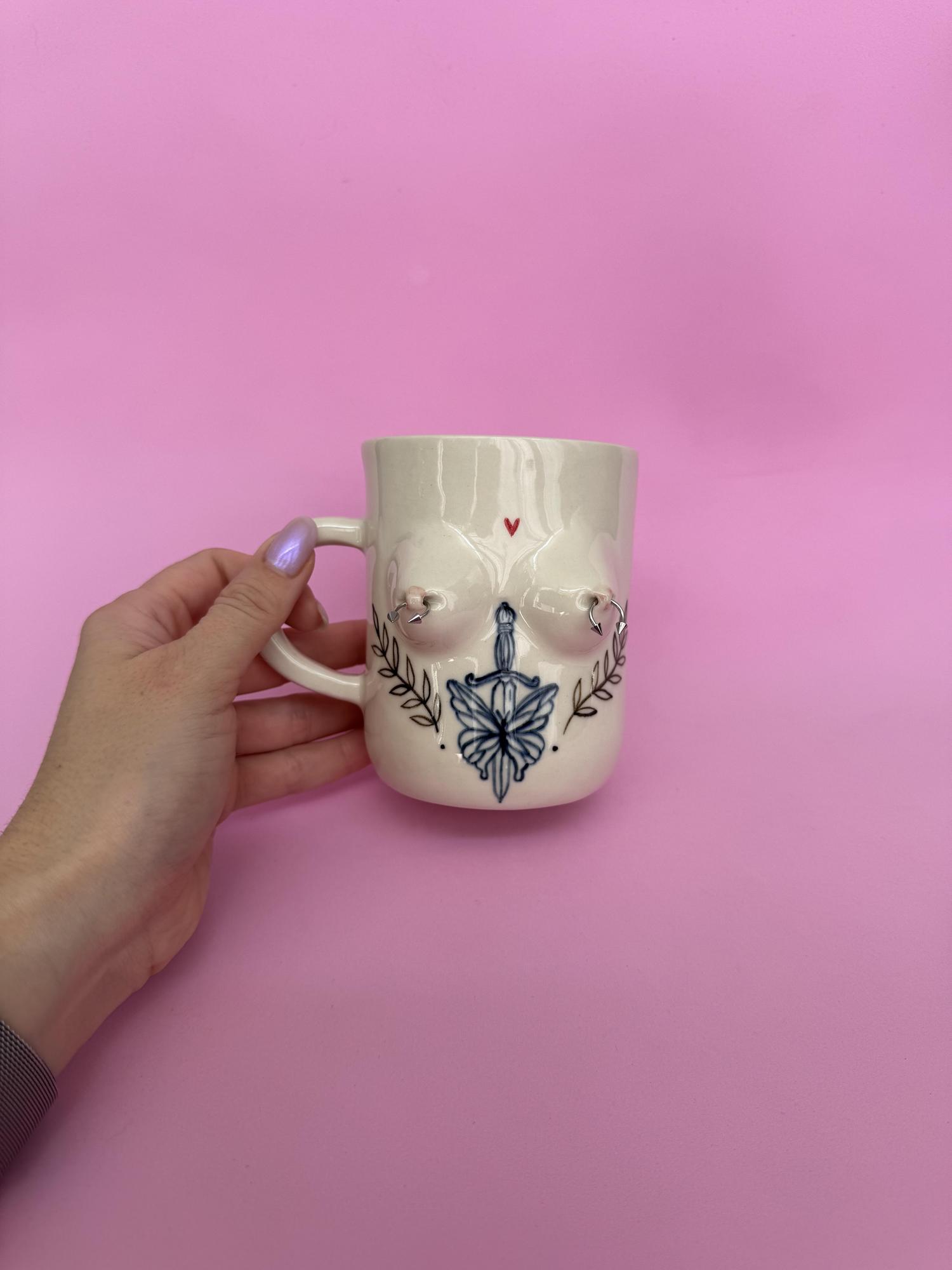 Кружка с татуировками и пирсингом(есть нюанс)