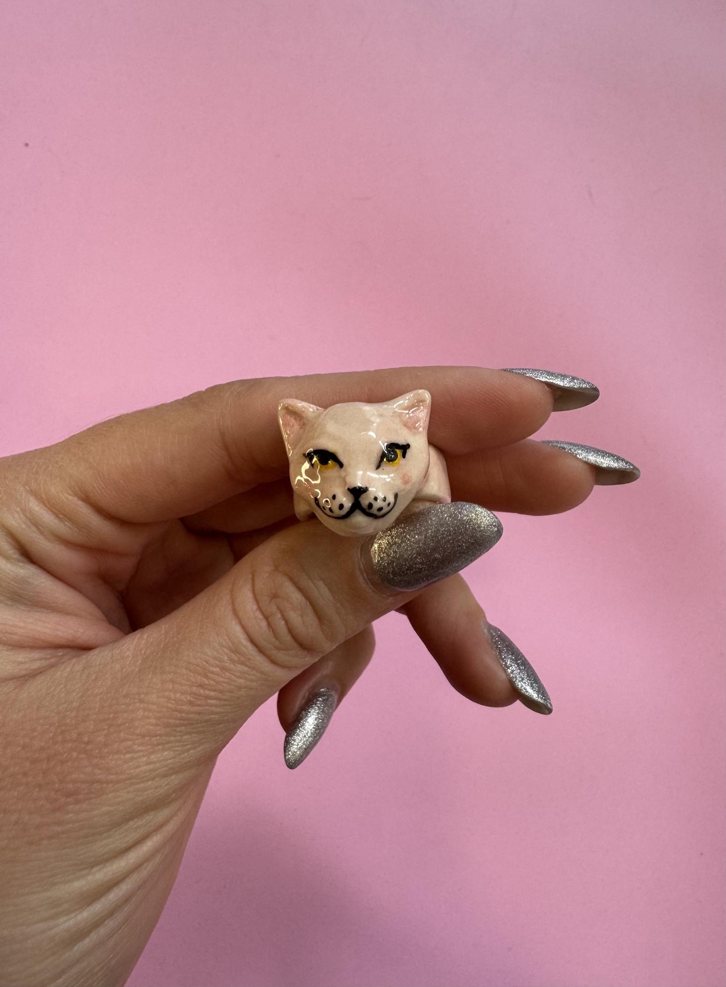 Кольцо с розовым котом