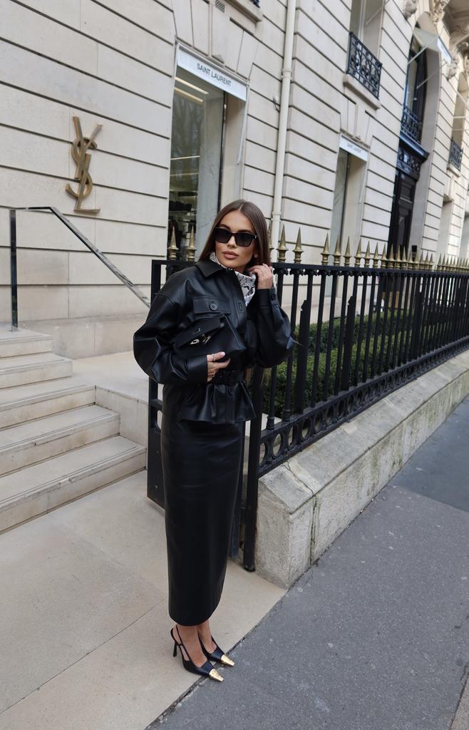 Кожаный костюм куртка + юбка