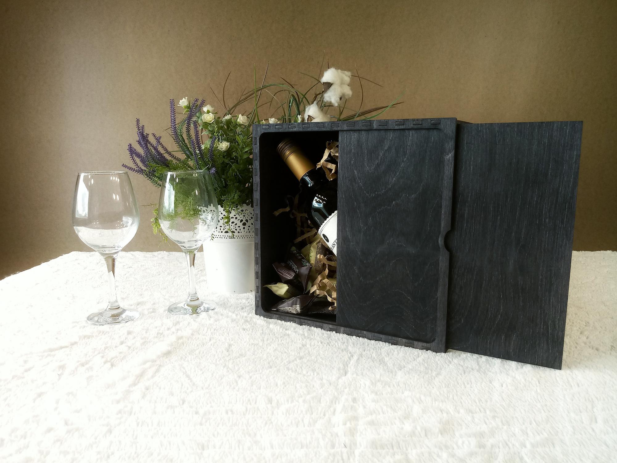 Коробка с выдвижной крышкой с ободком.