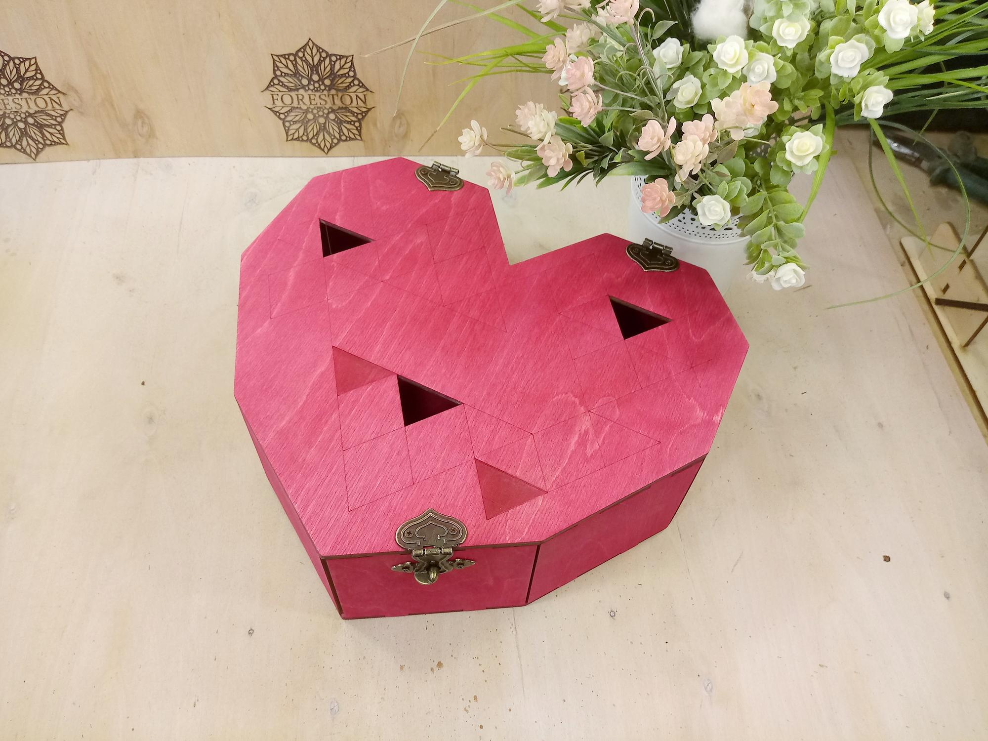 Деревянная коробка сердце