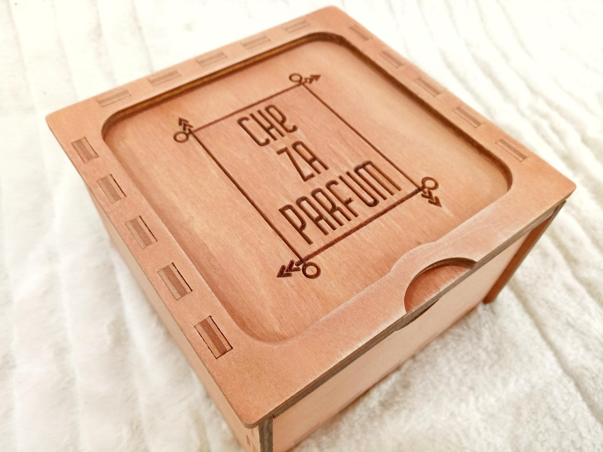 Деревянная коробка с выдвижной крышкой 10*10*4 см