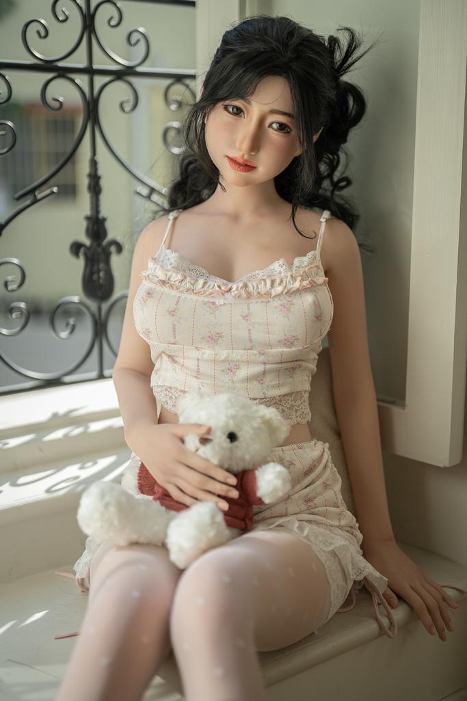 Realistic Silicone / TPE sex doll Starpery  159 cm - Yufan