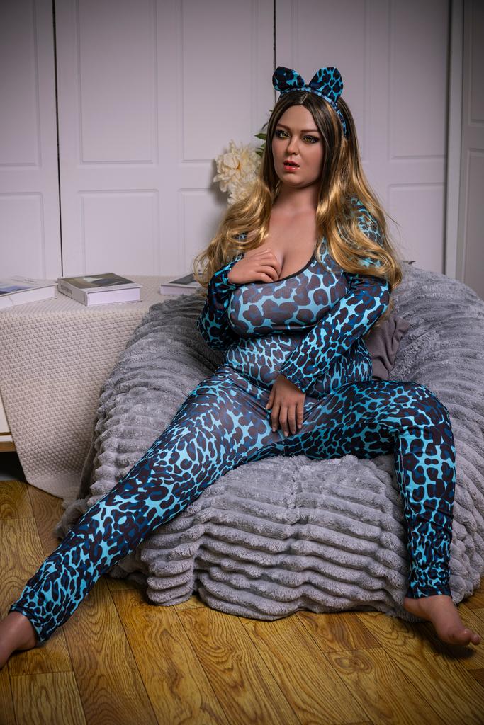 Realistic Silicone / TPE sex doll Starpery  161 cm - Ursula