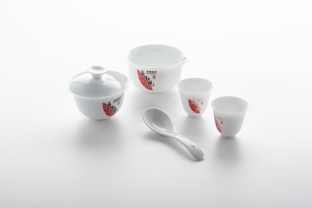 Фарфоровый чайный набор