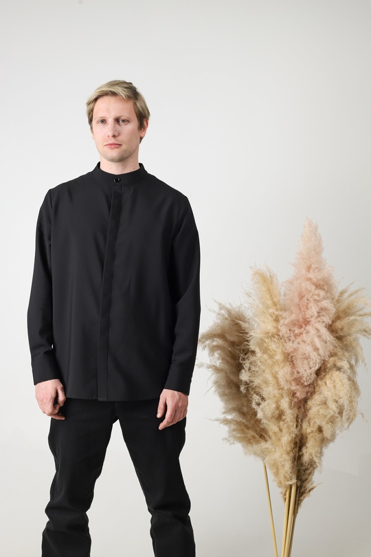 Рубашка мужская с воротником-стойкой