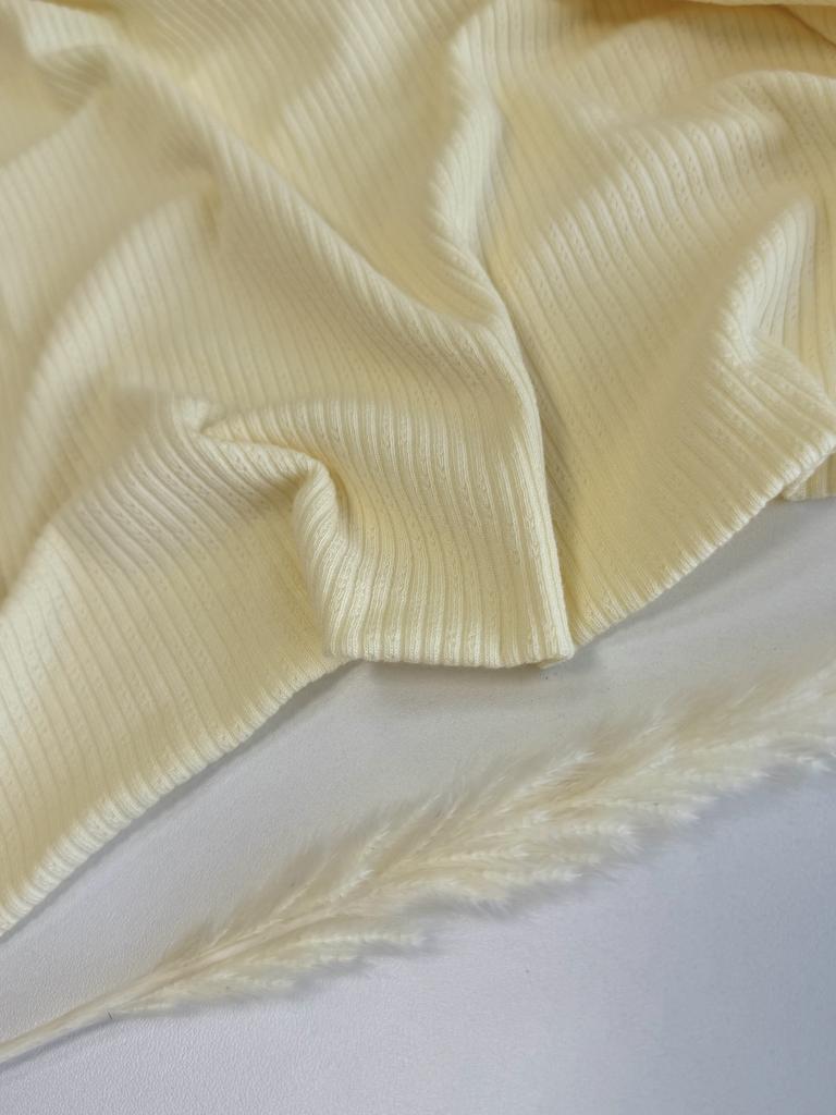 Фактурный Трикотаж (лапша) с узорной вязкой  "Топленые сливки"