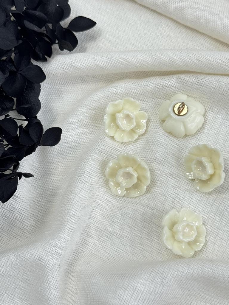 Пуговки пластик Мулен руж сливочные