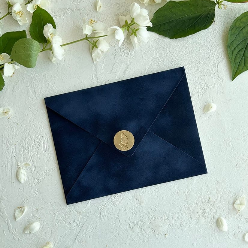 Тёмно-синие бархатные конверты для приглашений и сертификатов