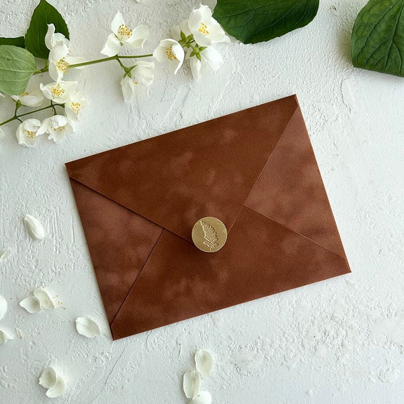 Коричневые бархатные конверты купить в магазине