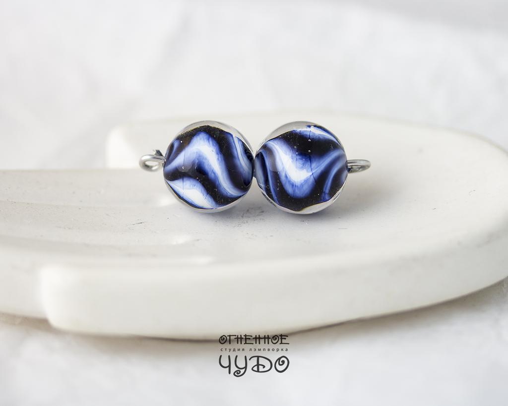 Бусины лэмпворк: пара на серьги.