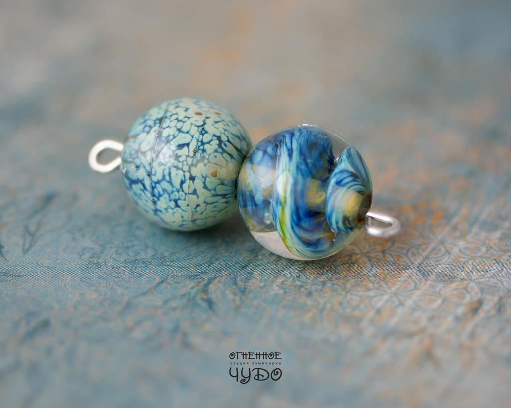 Бусины лэмпворк: «Асимметрия», серо голубые