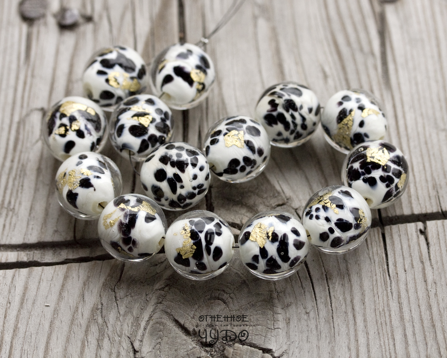 Бусины лэмпворк: «Коровка»