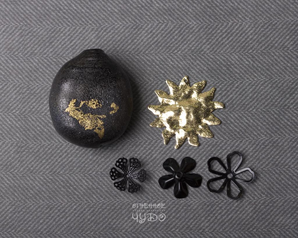 Бусины лэмпворк, крупная полая, черная с золотом