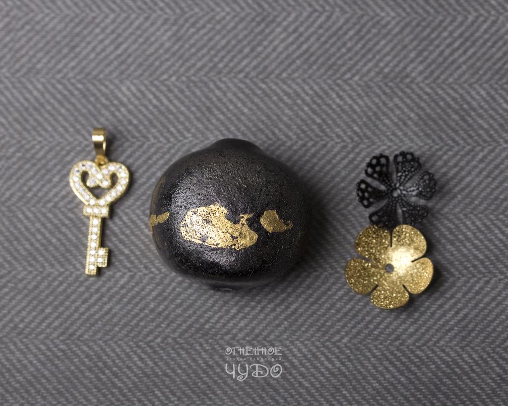 Бусины лэмпворк, крупная полая, черная с золотом