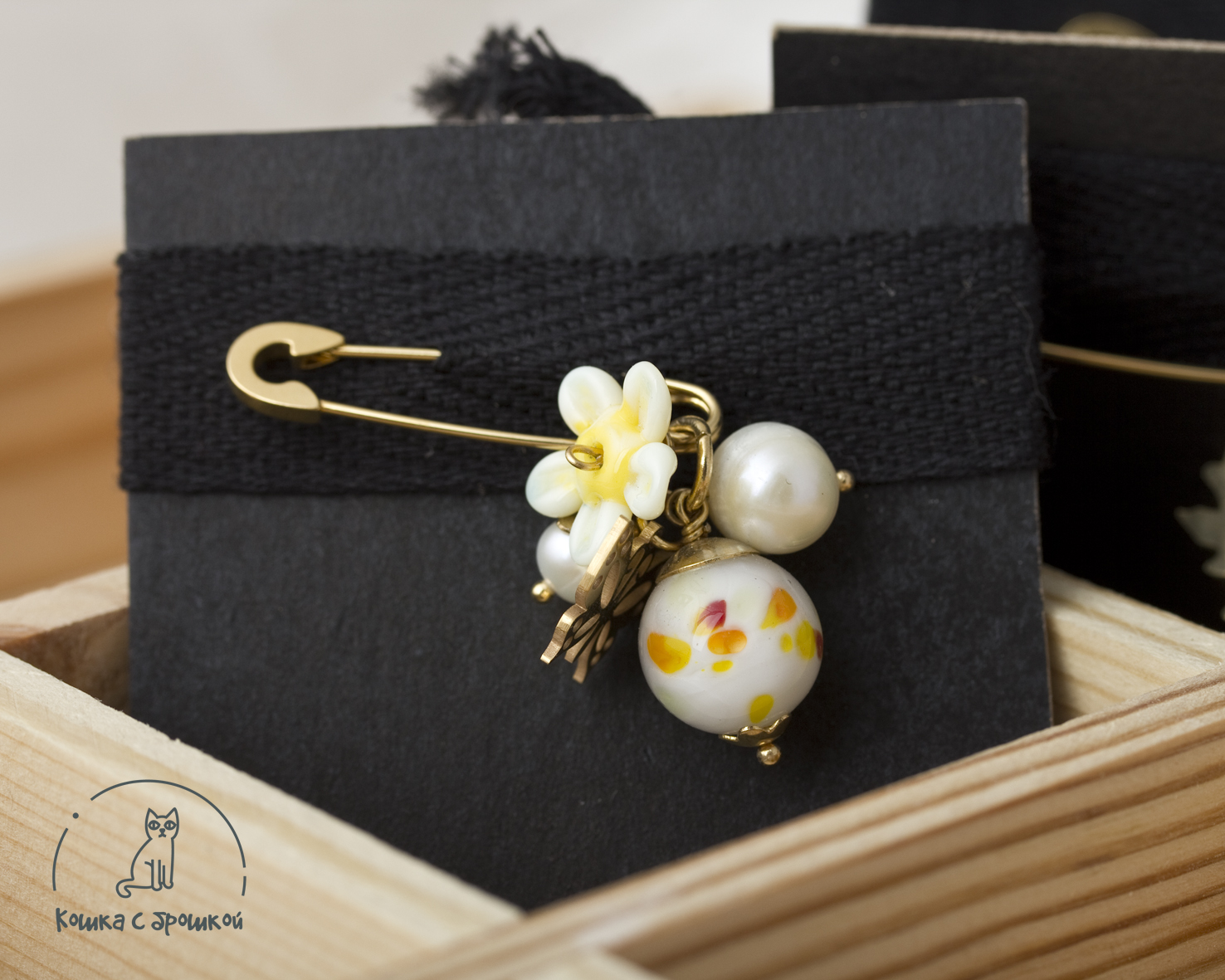 Брошка «Лето» с бусиной лэмпворк