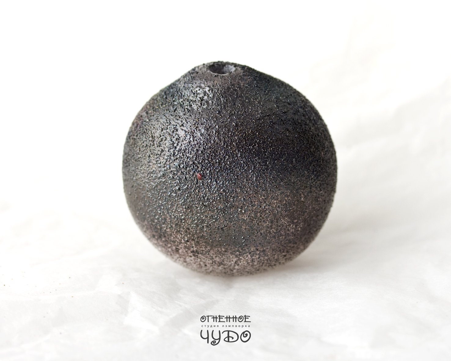 Бусины лэмпворк крупная полая с черным