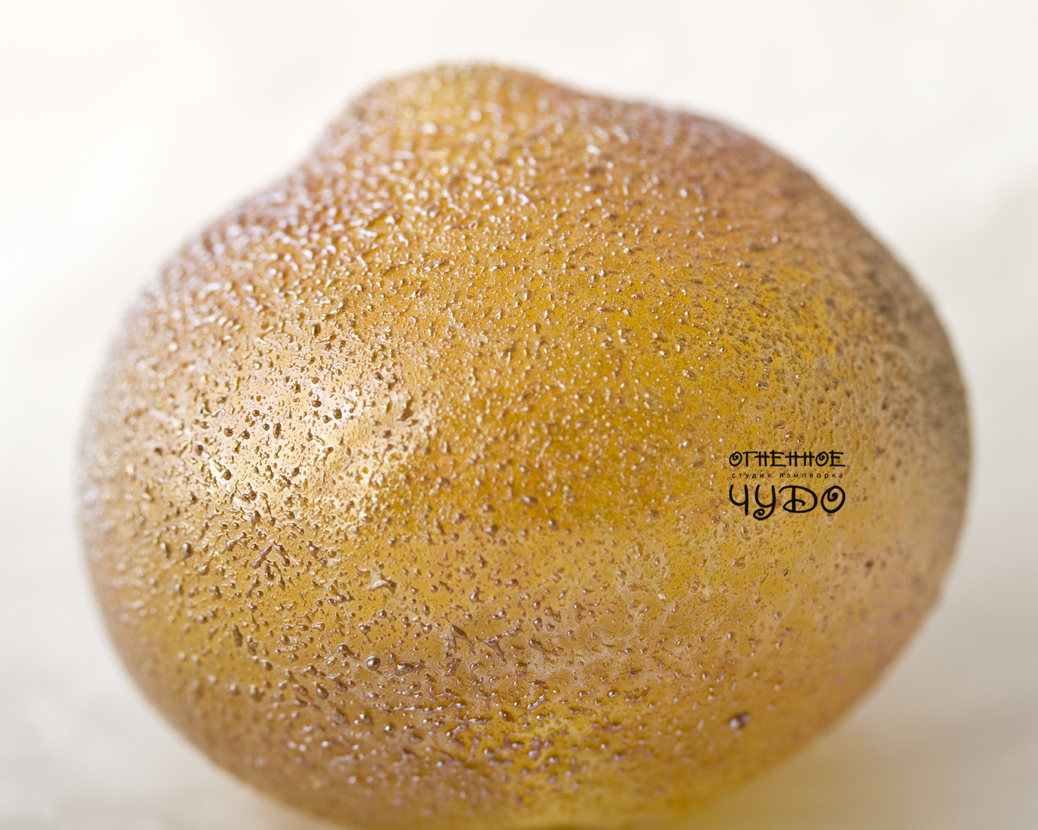 Бусины лэмпворк крупная полая золотая с блеском