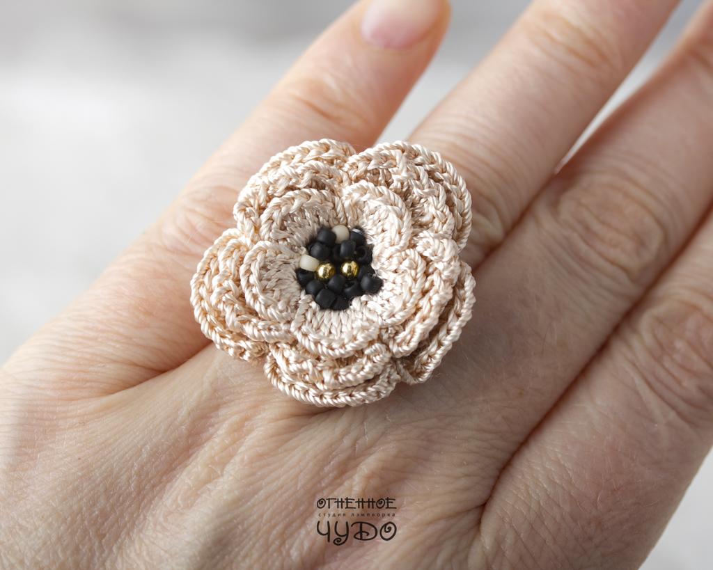 Кольцо «Цветок»_бежевое