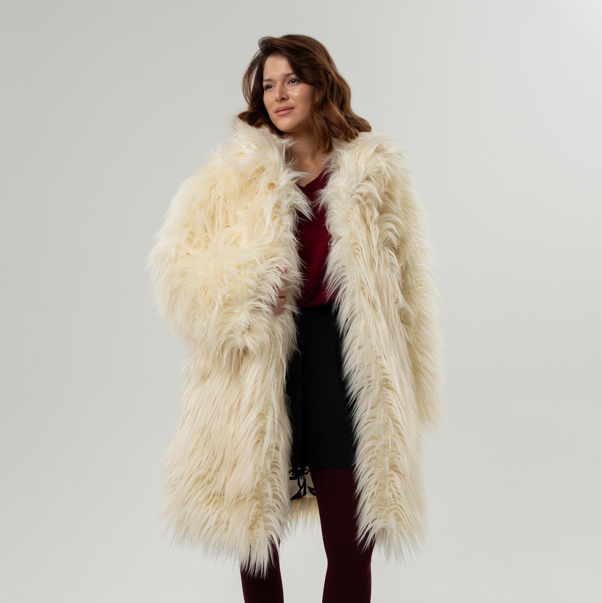 Шуба из эко-меха удлинённая в цвете «Античный белый»
