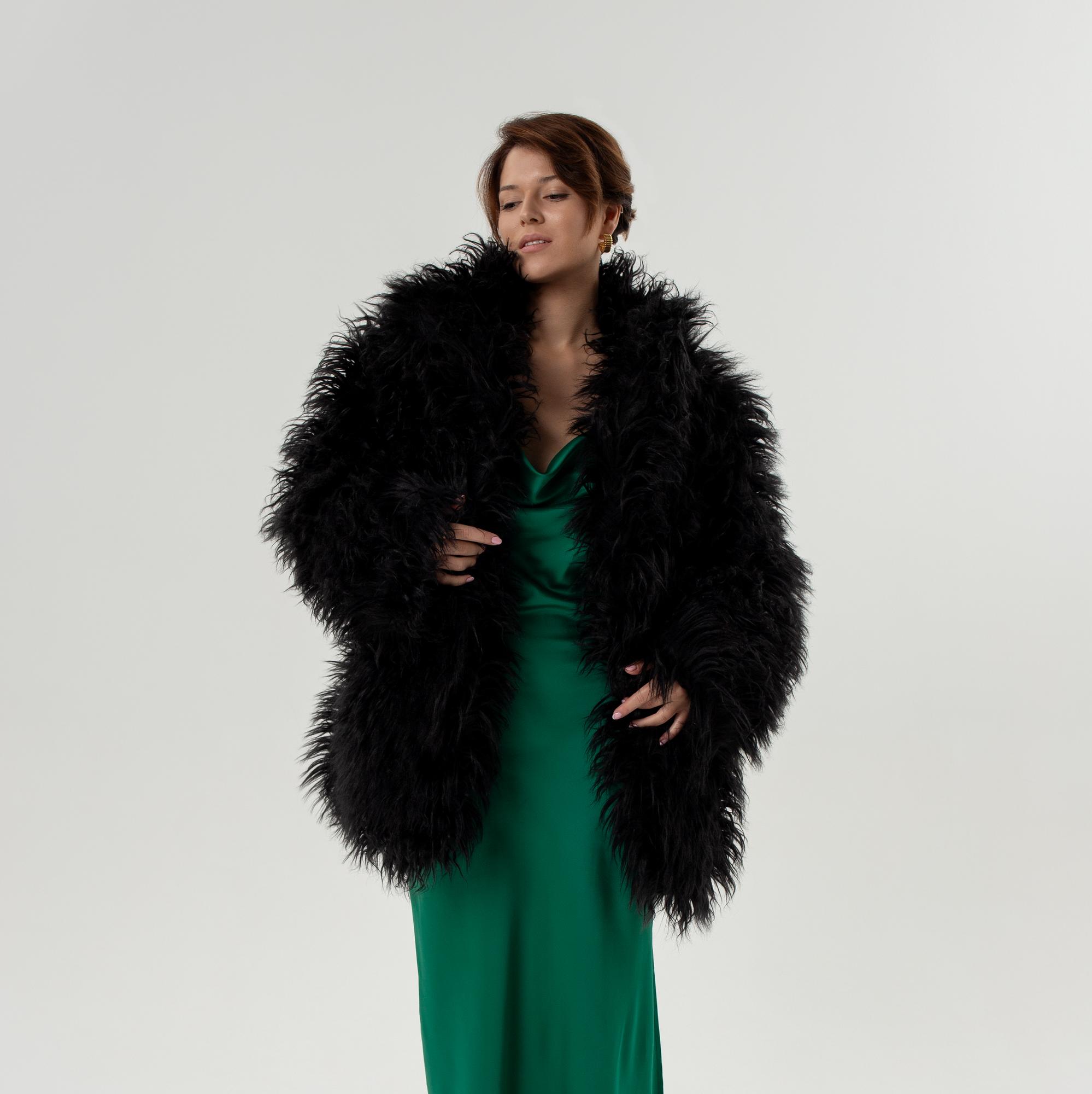 Шуба из эко-меха укороченная в цвете «Черный оникс»