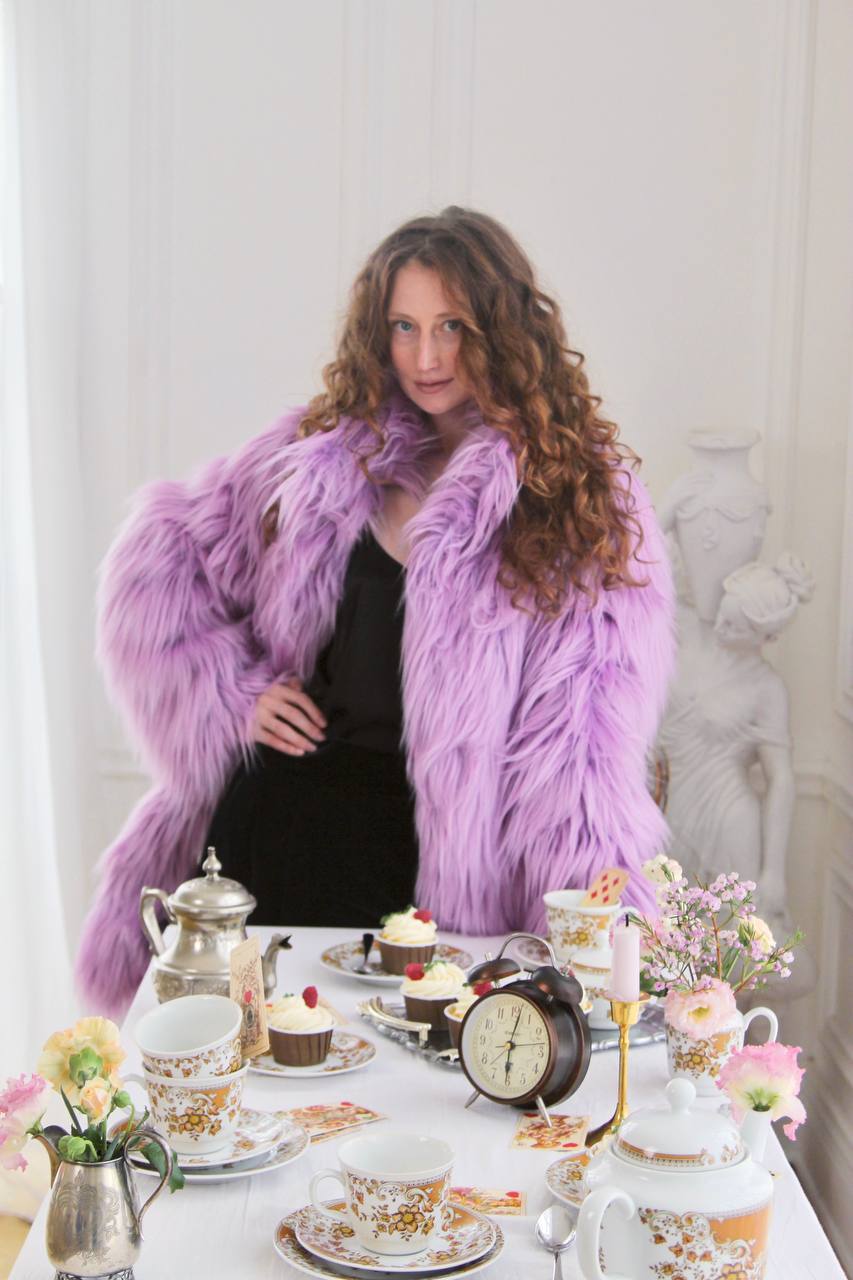 Лиловая шуба из эко-меха удлиненная