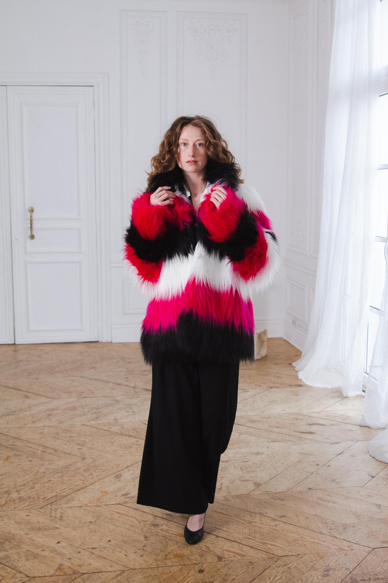 Трехцветная шуба из эко-меха