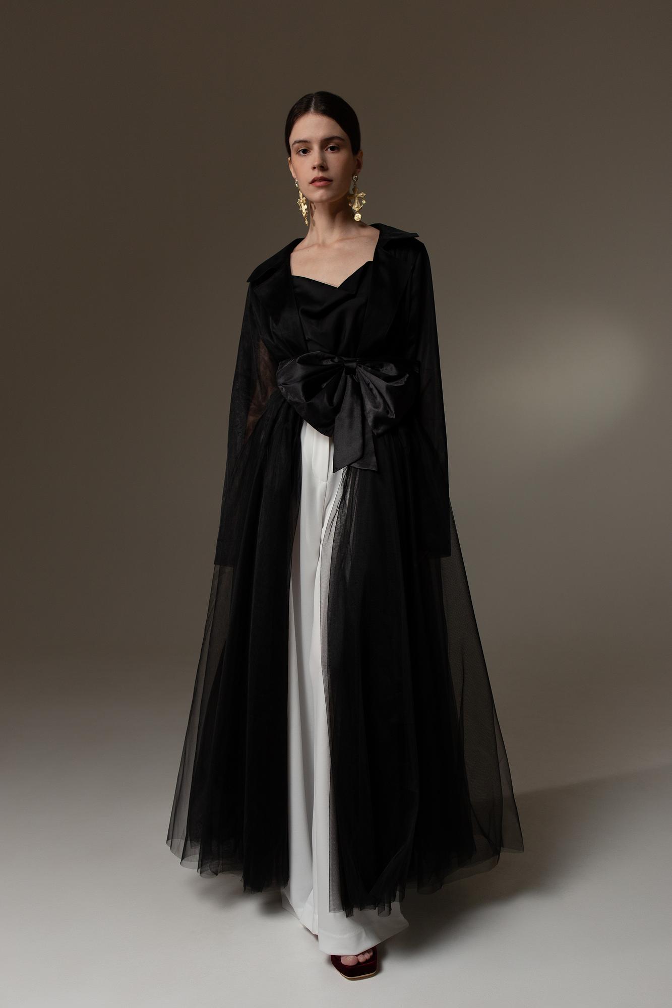 Плащ из фатина с бантом