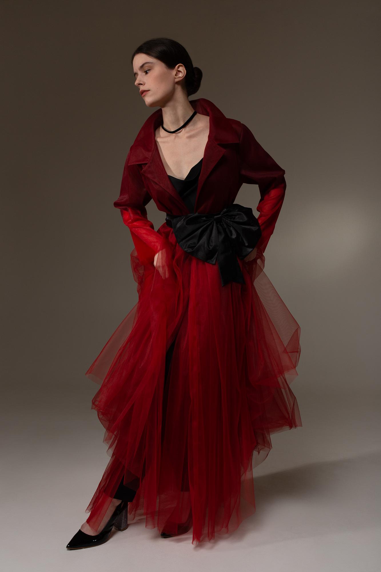 Плащ из фатина с градиентом и бантом