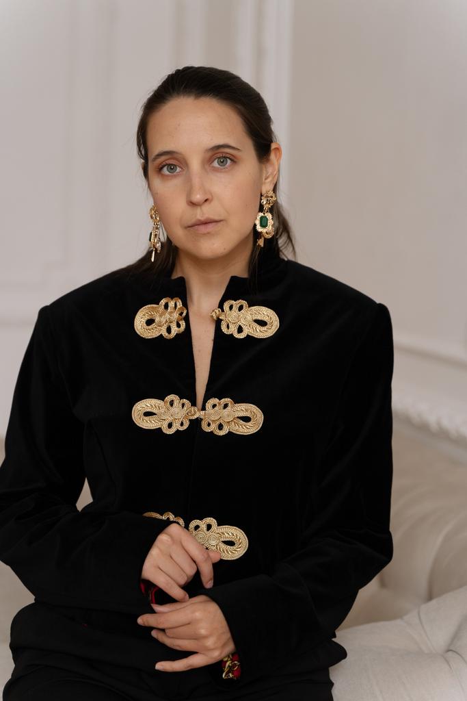 Укороченный жакет из черного бархата